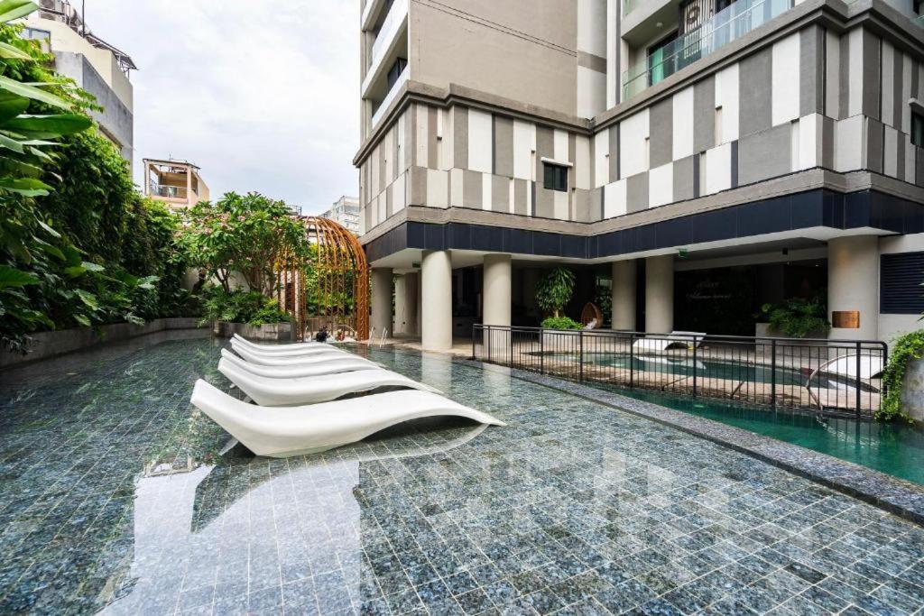 Lusso Suites - D1Mension & Zenity Residence, Sg'S Heart Хошимин Экстерьер фото