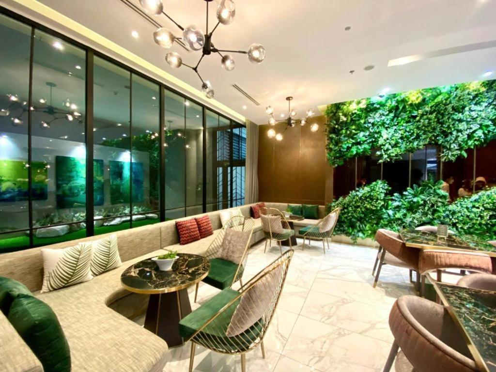 Lusso Suites - D1Mension & Zenity Residence, Sg'S Heart Хошимин Экстерьер фото