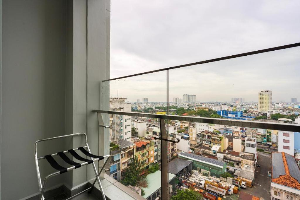 Lusso Suites - D1Mension & Zenity Residence, Sg'S Heart Хошимин Экстерьер фото