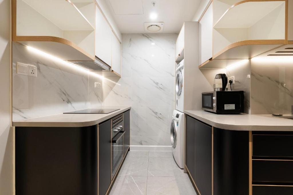Lusso Suites - D1Mension & Zenity Residence, Sg'S Heart Хошимин Экстерьер фото
