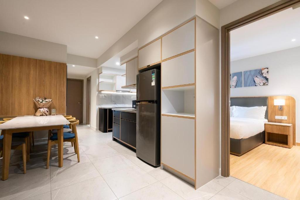 Lusso Suites - D1Mension & Zenity Residence, Sg'S Heart Хошимин Экстерьер фото