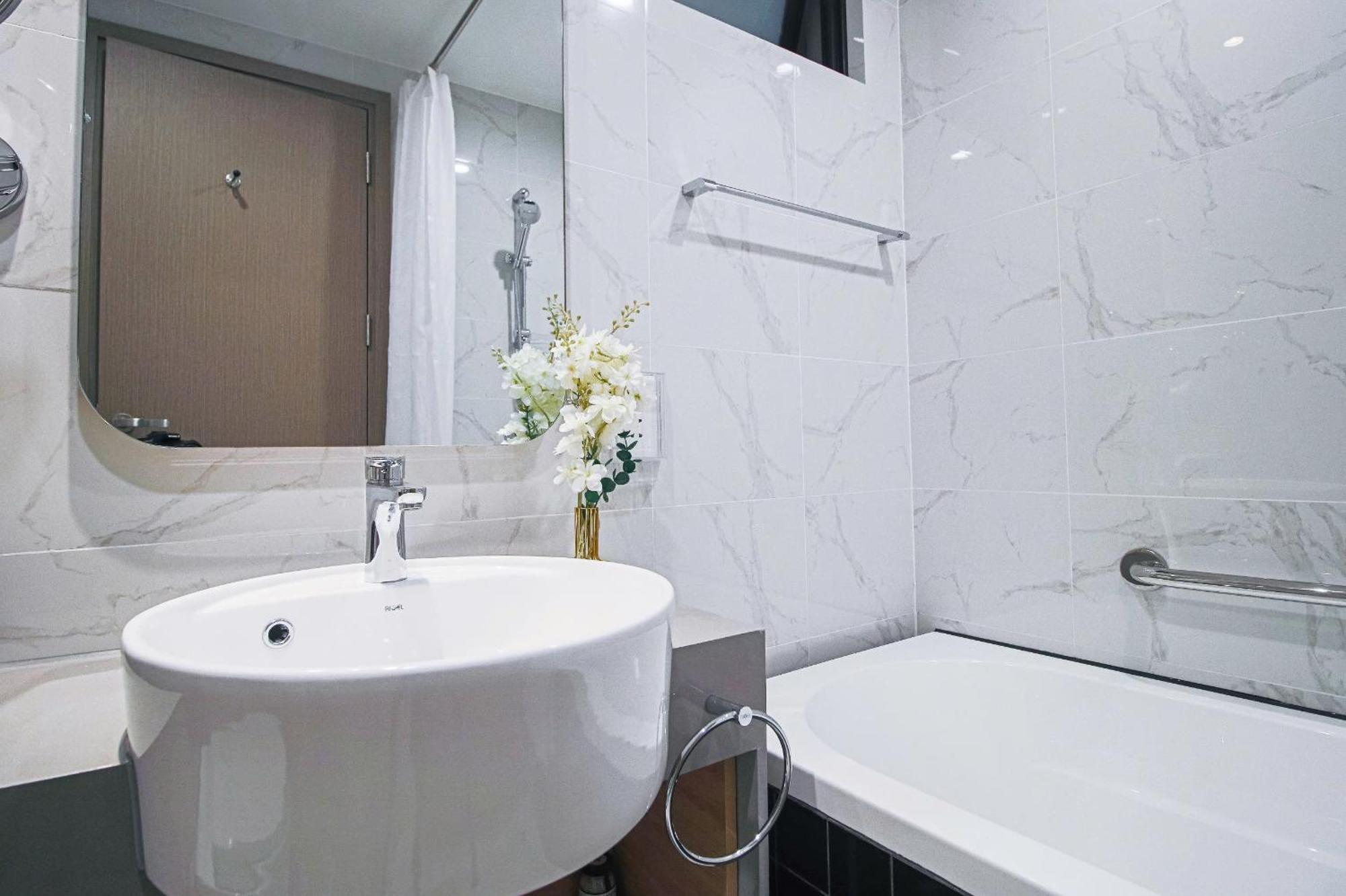 Lusso Suites - D1Mension & Zenity Residence, Sg'S Heart Хошимин Экстерьер фото